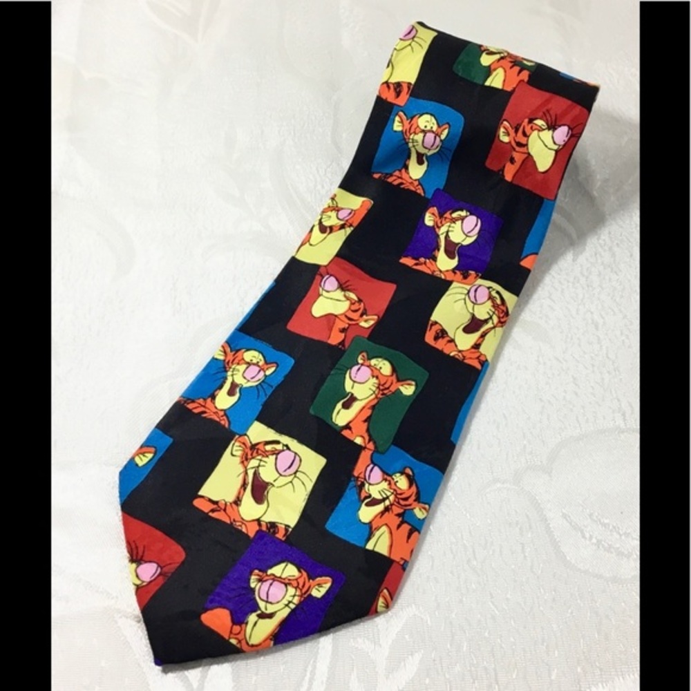 Disney Pooh Tigger Tie